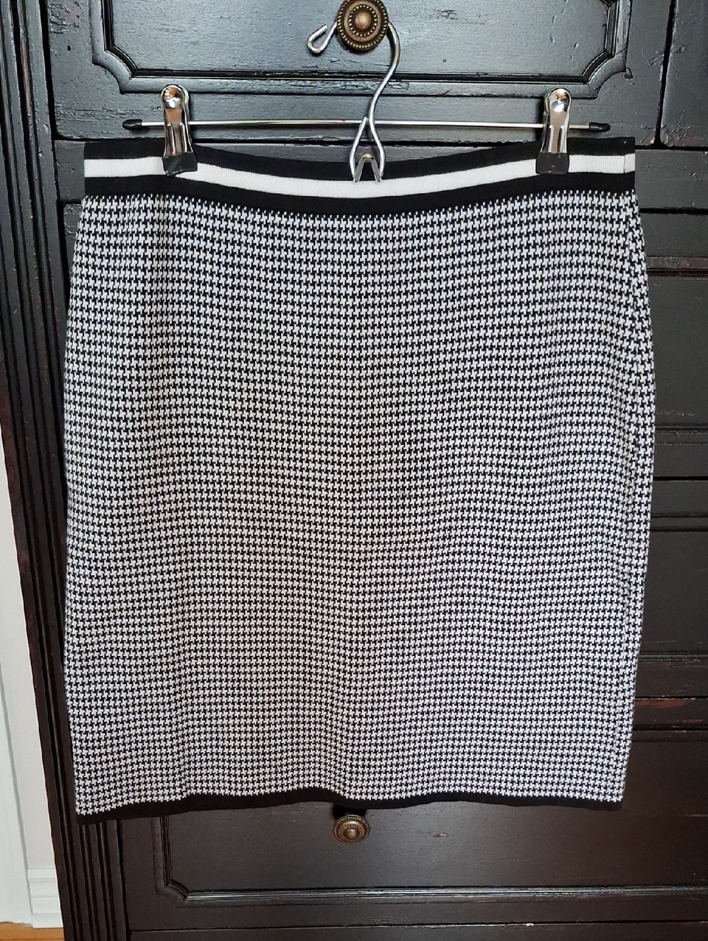 Karl Lagerfeld Black & White Houndstooth Knit Pencil Skirt
